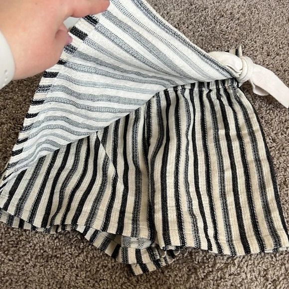 Urban Outfitters Striped Paper Bag Skort - Picture 3 of 8
